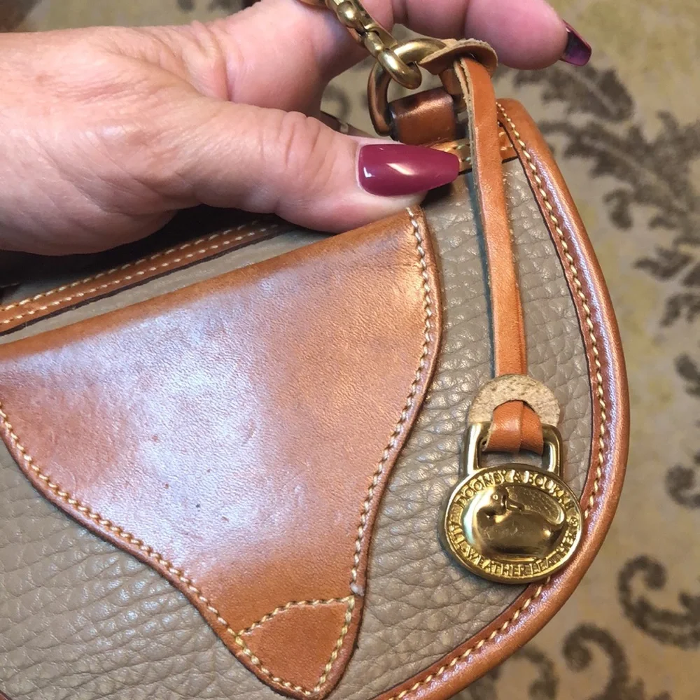 Vintage Dooney & Bourke mini crossbody bag - Picture 7 of 16